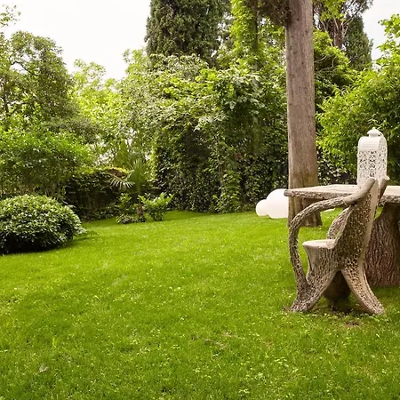 Bed & Breakfast Residenza Ca' Degli Enzi 3*