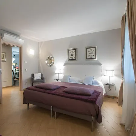 Bed & Breakfast Residenza Ca' Degli Enzi 3*