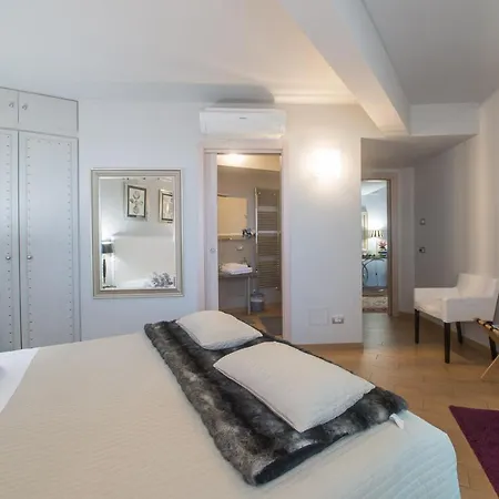 Residenza Ca' Degli Enzi Bed & Breakfast 3*